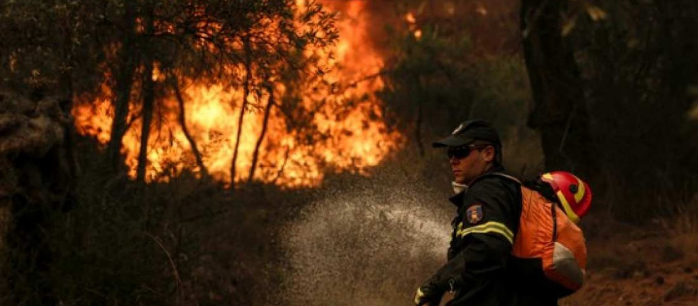 Αχαϊα: Συνεχίζεται η προσπάθεια κατάσβεσης πυρκαγιών στις περιοχές Σανταμέρι και Άγιος Νικόλαος (φωτό, βίντεο)